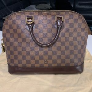 Additional pictures. Alma